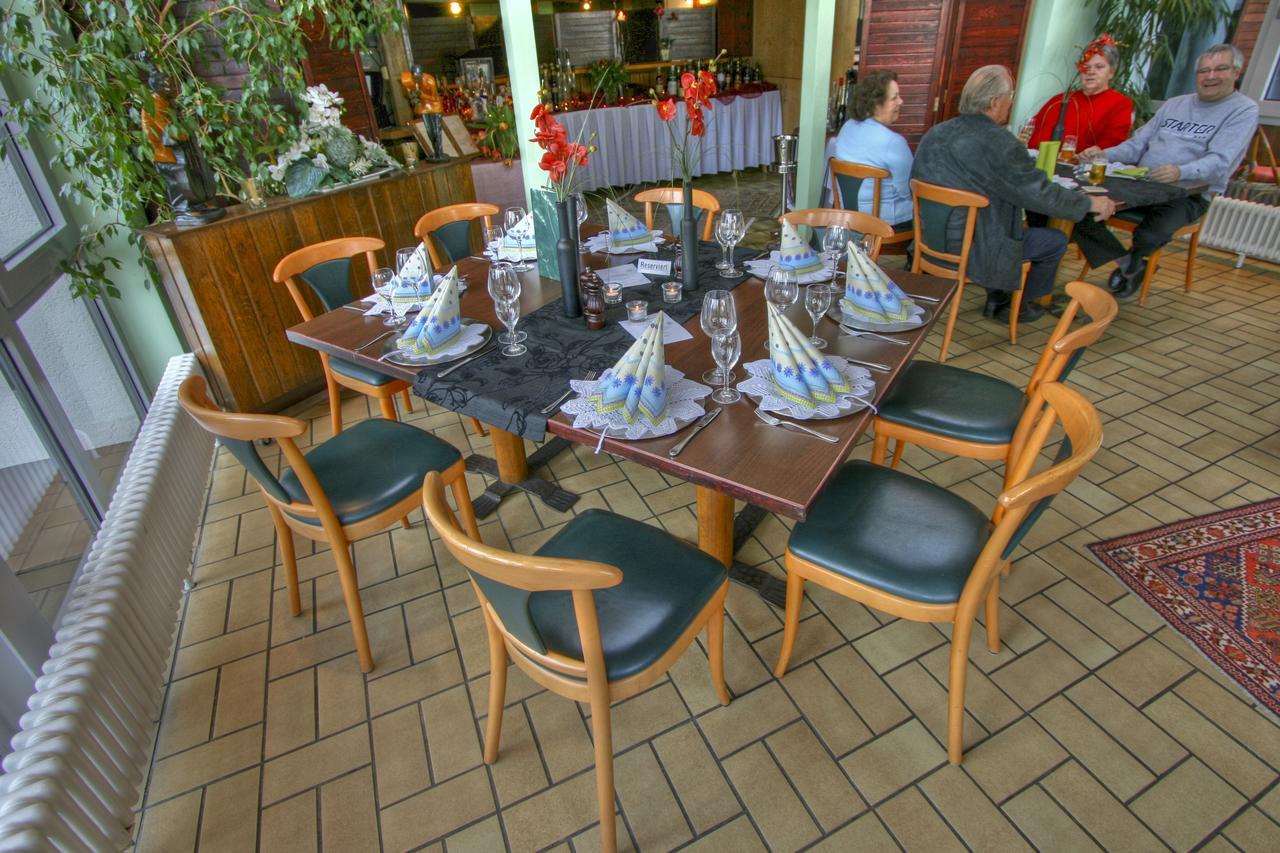 Sport Und Tagungshotel Kenzingen Exteriör bild