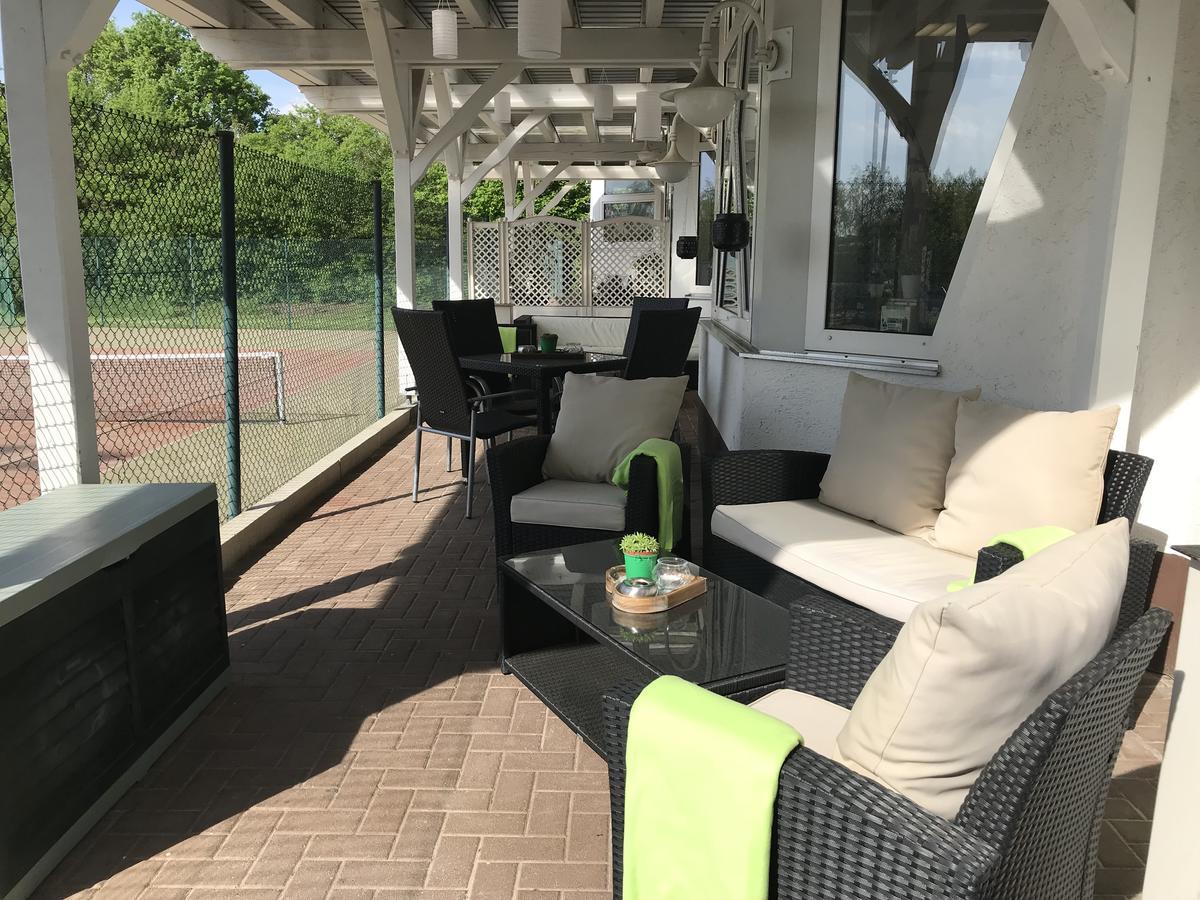 Sport Und Tagungshotel Kenzingen Exteriör bild