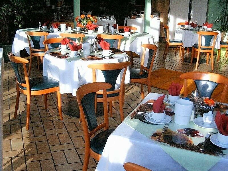 Sport Und Tagungshotel Kenzingen Exteriör bild
